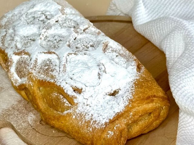 Штрудель с яблоком и корицей - Хлебница